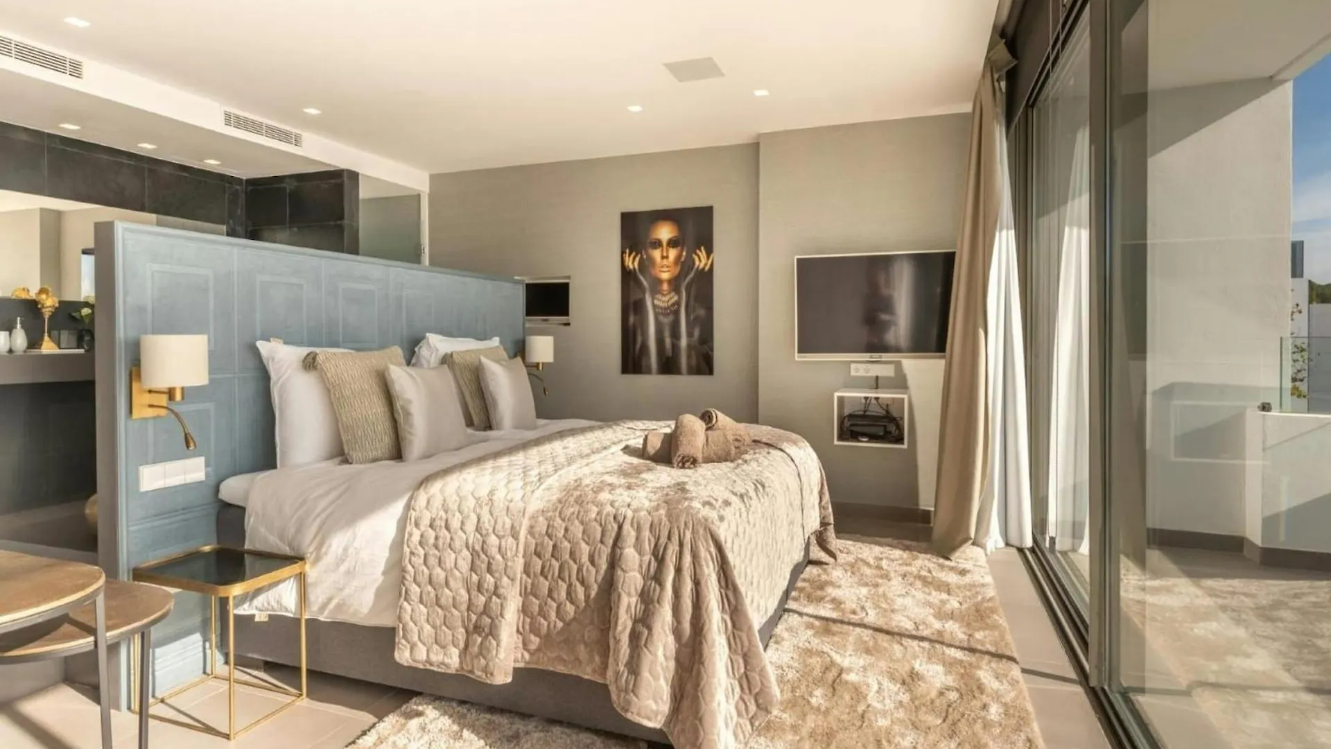 Kontakt z Villa In Carrer Del Kiwi